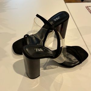 Zara black shoe with tortoise heel